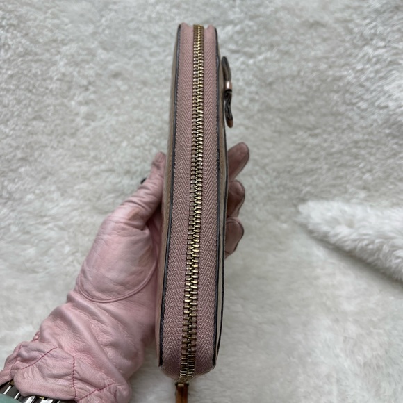 EUC- Gucci zip around long wallet. Approximately 7.5in x 4in - Picture 7 of 12